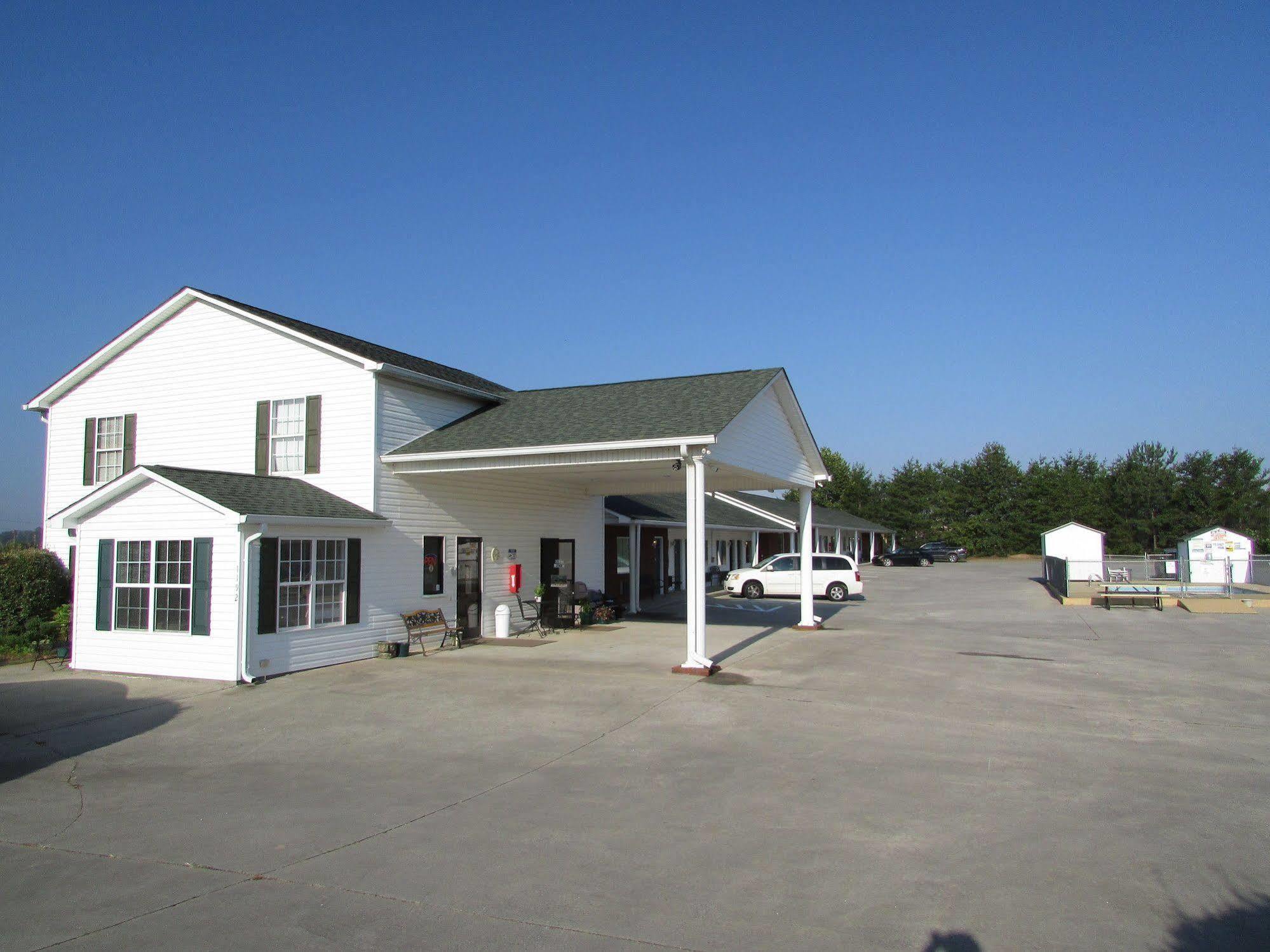 Douglas Inn & Suites, Blue Ridge, Ga Экстерьер фото